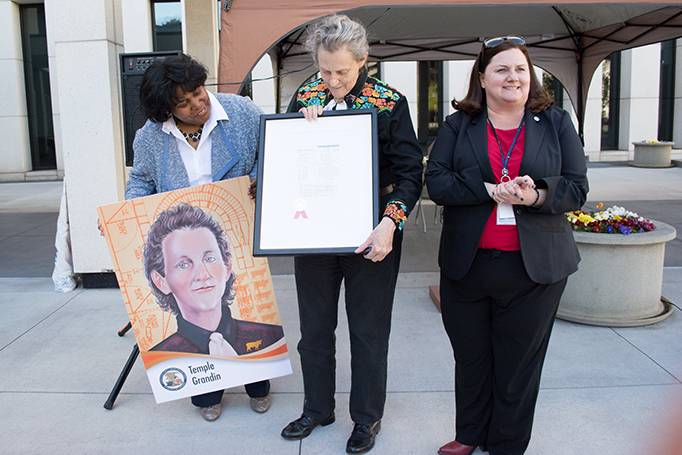 USPTO's Joyce Ward presents Temple Grandin with her inventor trading card