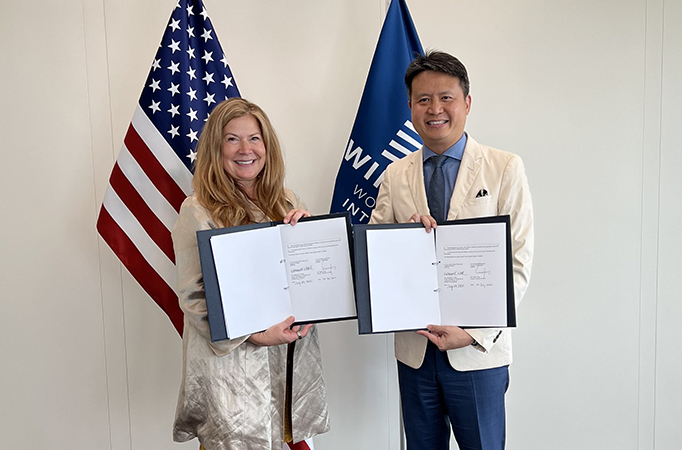 Director Vidal and Director General Tang sign standard essential patents agreement