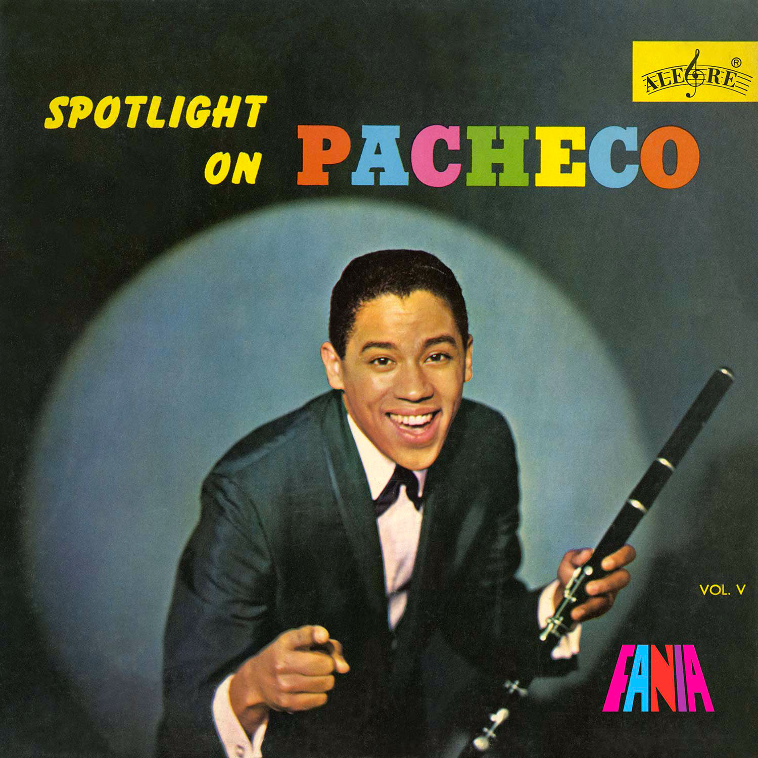 Foto de la portada de un álbum que muestra a un hombre vestido con traje, sosteniendo una flauta y apuntando a la cámara.